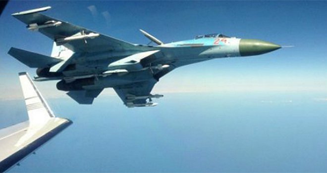 Ruski lovac izveo Top Gun manevar i pokazao švedskom avionu oružje!