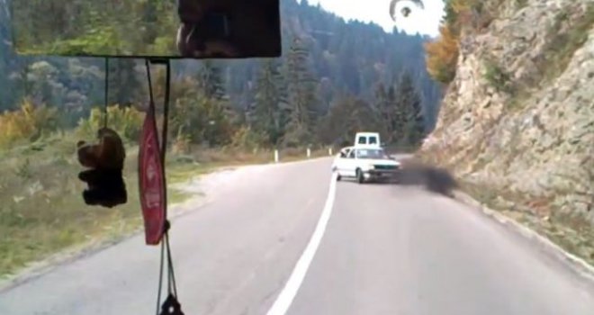 Užas na bh. cestama: Vozio unatrag na putu za Banju Luku