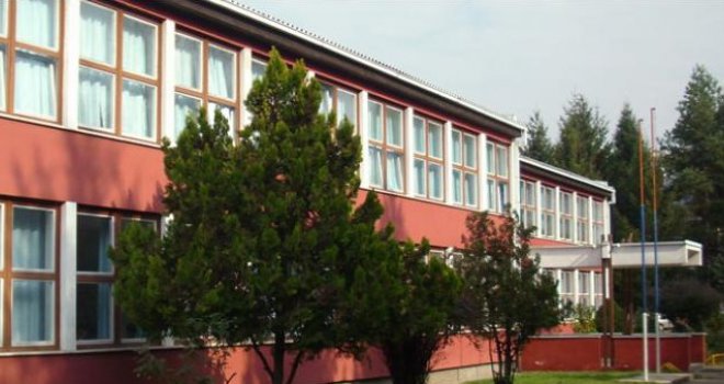 Direktor teslićke škole iznajmljivao školsko dvorište za proslavu vjerskog praznika, pa dio novca stavljao u svoj džep
