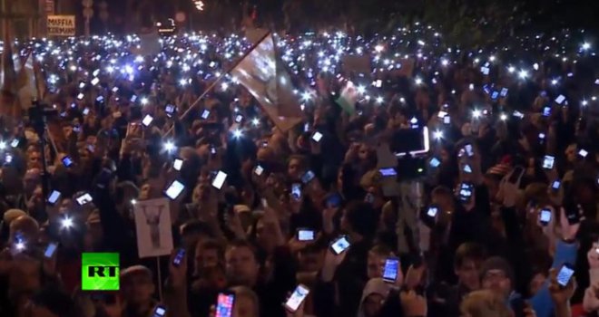 Hiljade marširale zbog poreza na internet: 'Orbane past ćeš, 0,50 eura za gigabajt je krađa'