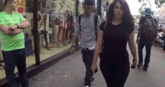 Evo šta se desi kad žena šeta ulicama New Yorka