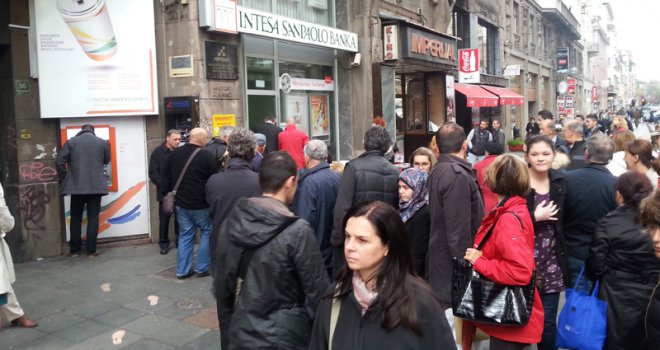 Novo razbojništvo u centru Sarajeva: Pljačkaš uletio u banku, ali građani ga dočekali...