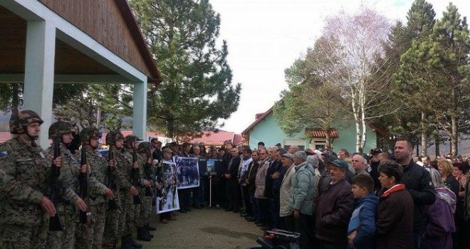 Bolna sjećanja: Bivši logoraši obišli prostorije u kojima su ih pripadnici Vojske RS mučili i silovali