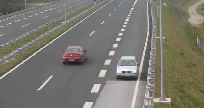 Šta rade Bosanci na autoputu: Voze u suprotnom smjeru, šetaju, okreću se...