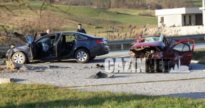 Teški udes u Cazinu: Poginuo bračni par, tri osobe povrijeđene