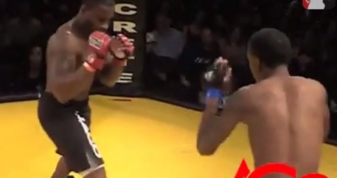 Svi ostali u šoku: MMA borcu od udarca ispalo oko