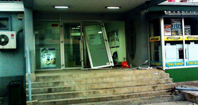 Eksplozivom razvalili bankomat i odnijeli novac