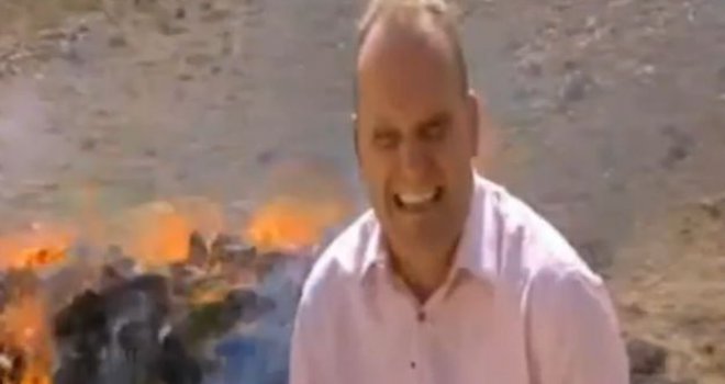 BBC-jev novinar izvještavao kraj gorućeg heroina, opijuma i hašiša, a onda se desilo nešto urnebesno...