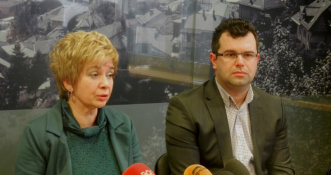 Uručeni tableti za projekat 