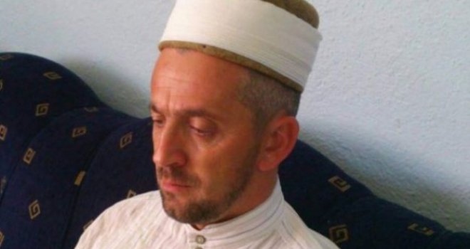 Napadnut imam u Velikoj Kladuši: Prišao mu s leđa, udario ga u glavu pa potegao nož...