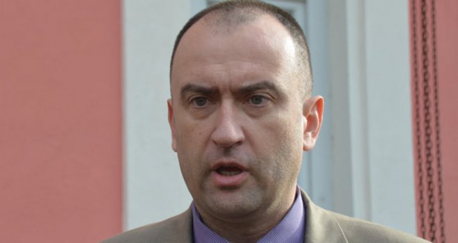 Ministar obustavio isplatu previsokih naknada za rad u komisijama, MUP protiv njega pokrenuo istragu!