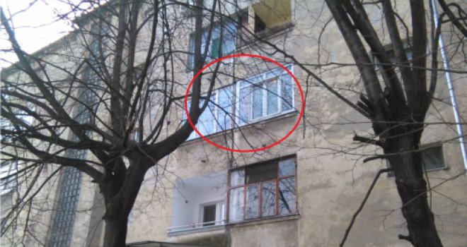 Muškarac svoju bebu bacio kroz prozor!