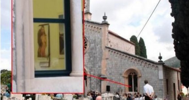 Kakav prizor u dubrovačkoj kapelici: Ožalošćene na sahrani dočekala slika gole žene