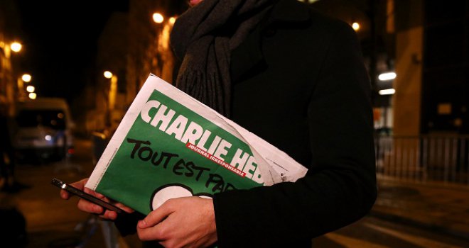 Osim što Muhamed plače, u novom Charlie Hebdou ubijeni karikaturisti orgijaju, a teroristi lete u nebo