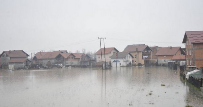 Nove poplave u BiH: Ugrožen veći broj kuća, počinje evakuacija mještana