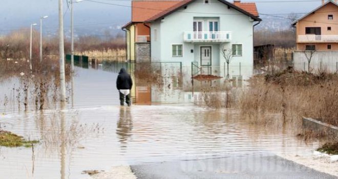 Veliki dio Ilidže i dalje pod vodom: Strahuje se od zaraze i bolesti