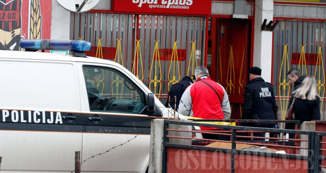 Ispred kladionice teško ranjen 26-godišnjak