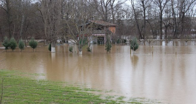 Izlile se rijeke iz korita, vanredno stanje u Makedoniji i na sjeveru Grčke