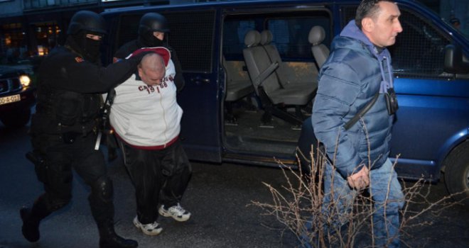 Bili posebno brutalni: Uhapšeno osam osumnjičenih za razbojništva i paljenje automobila u Sarajevu