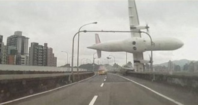 Čudo: Nakon strašne avionske nesreće na Tajvanu, iz vode spašen 2-godišnji dječačić