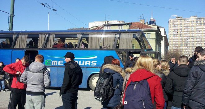 Drama ispred Zemaljskog muzeja:  Studenti platili put u Tursku, a od putovanja ništa!