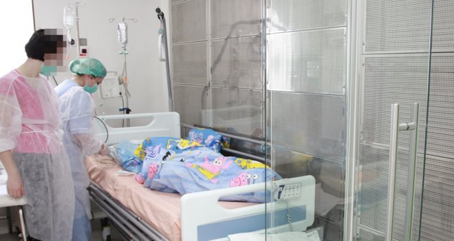 Spašena 16-mjesečna djevojčica iz Bihaća: Prvi put urađena autologna transplantacija matićnih ćelija