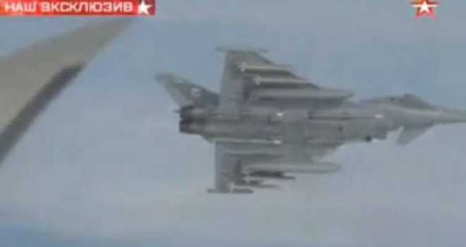  Dva NATO lovca presrela ruski bombarder i pokazala mu šta imaju od naoružanja 