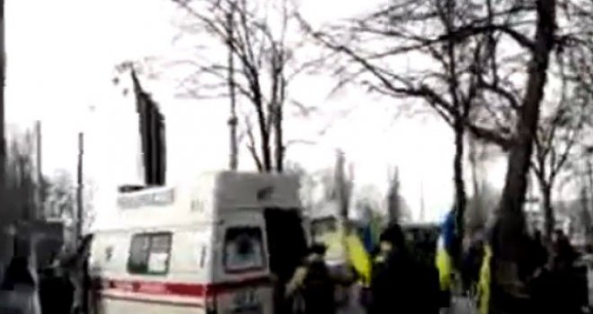 Teroristički napad? Na domoljubni mimohod bačena eksplozivna naprava, ima poginulih
