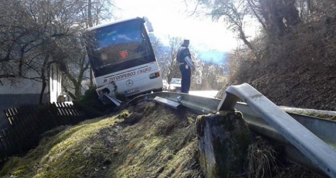 Pješak poginuo nakon što ga je udario autobus