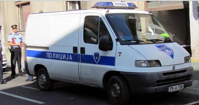 Kod Modriče: Sudar kombija sa radioaktivnom materijom i automobila, vozač odmah poginuo