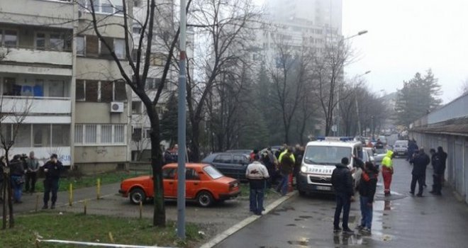 Mladić i djevojka ženi na ulici oteli dijete iz ruku!