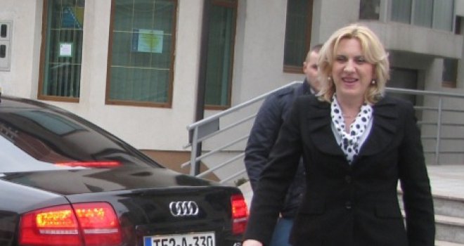 Provaljeno u automobil premijerke Cvijanović, lopov odnio volan