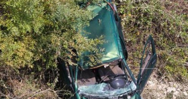 Automobilom sletio u rijeku Fojnicu: Traga se za 19-godišnjim vozačem, suvozač teže povrijeđen