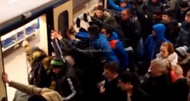 Ovo može samo u Rusiji: Golim rukama pomjerili voz da bi spasili ženu