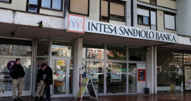 Opljačkana poslovnica Sanpaolo Intesa Banke: Razbojnik pištoljem prijetio radnicima... 