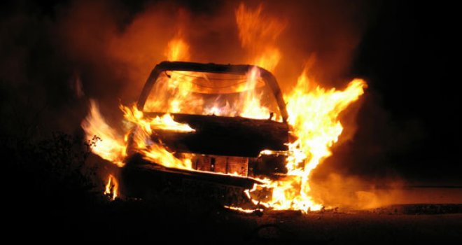 Ko po Sarajevu pali automobile: Za mjesec izgorjelo pet vozila, zašto kriminalci sve češće podmeću požare?