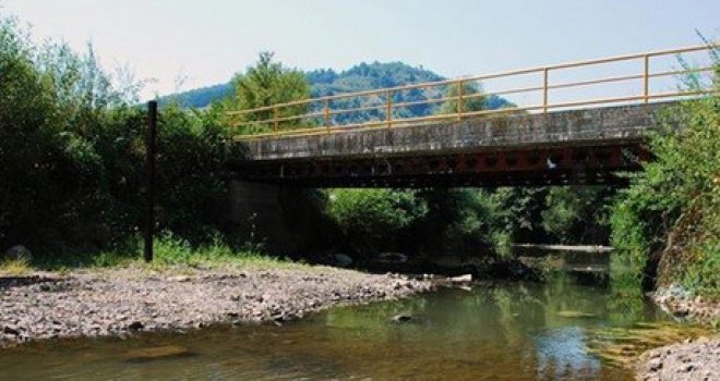 19-godišnji maturant krenuo s drugovima u šetnju pa se utopio u rijeci Spreči...