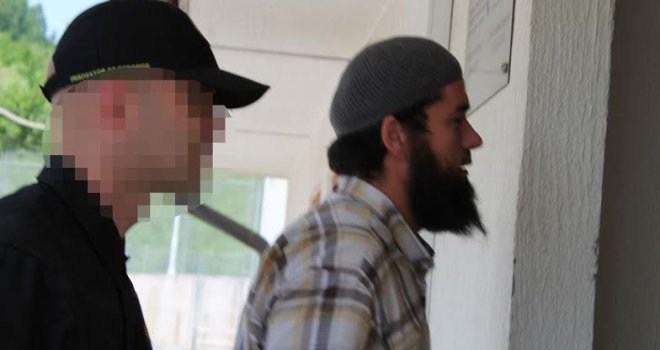 Izvršen pretres džamije: Uhapšeno sedam osoba, a među njima i imam