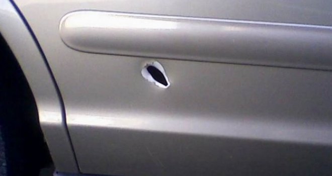 Nepoznata osoba izrešetala Audi Q5