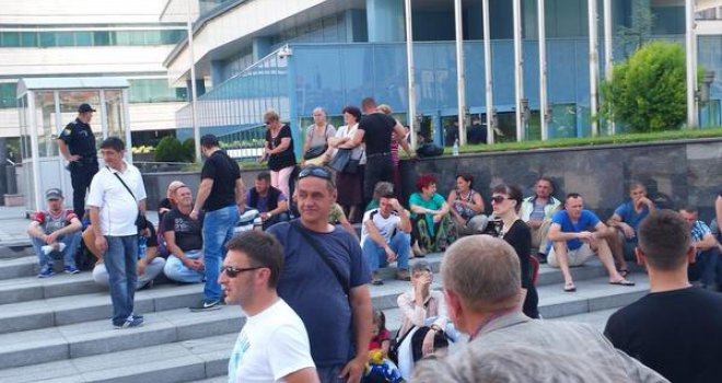 Brojni građani došli dati podršku Naseru Oriću