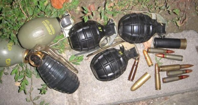 Travnik: U smeću pronađene ručne bombe