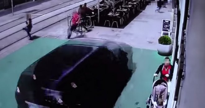Objavljena snimka Rizvanovićevog krvavog pohoda u Grazu: Majka s kolicima odskočila u zadnji čas