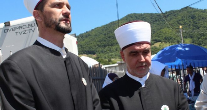 Incident s Vučićem izazvali ljudi koji su preskočili ogradu Memorijalnog centra