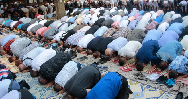 Reis Kavazović predvodio bajram-namaz u Begovoj džamiji: Pružimo priliku mladima da kreiraju svoju budućnost