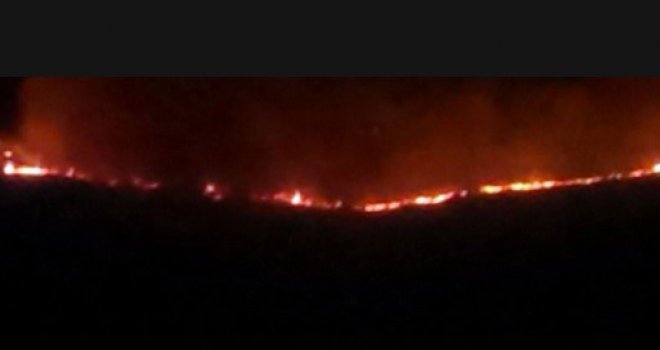 Alarmantno stanje: Požar prijeti kućama, pomažu Oružanih snage BiH, popodne stiže i helikopter!