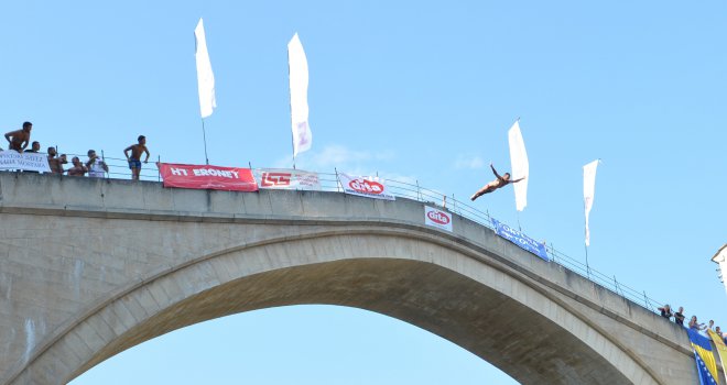 Lorens Listo i Adis Boškailo pobjednici 449. skokova sa Starog mosta