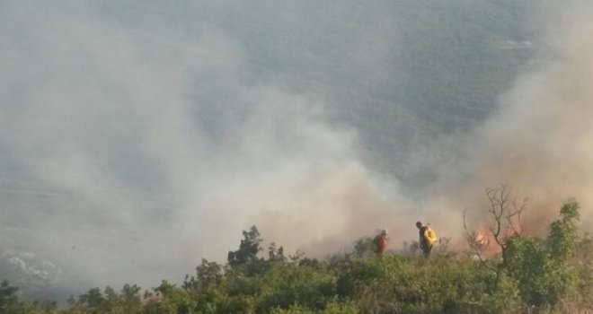 Požar kod Boračkog jezera i dalje aktivan