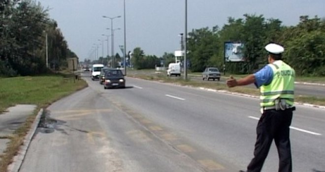 Tuzlak pokušao ubiti crnogorskog policajca: Autom se zaletio u njega i dao se u bijeg