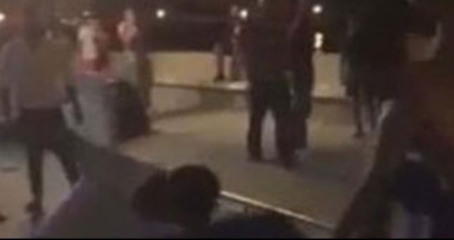 Masovna tuča nakon svađe oko djevojke: Mlatili se i rukama i nogama i na kraju svi dobili batine