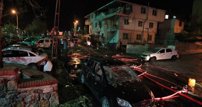 Napadnuta zgrada američkog konzulata u Istanbulu, deset osoba ozlijeđeno